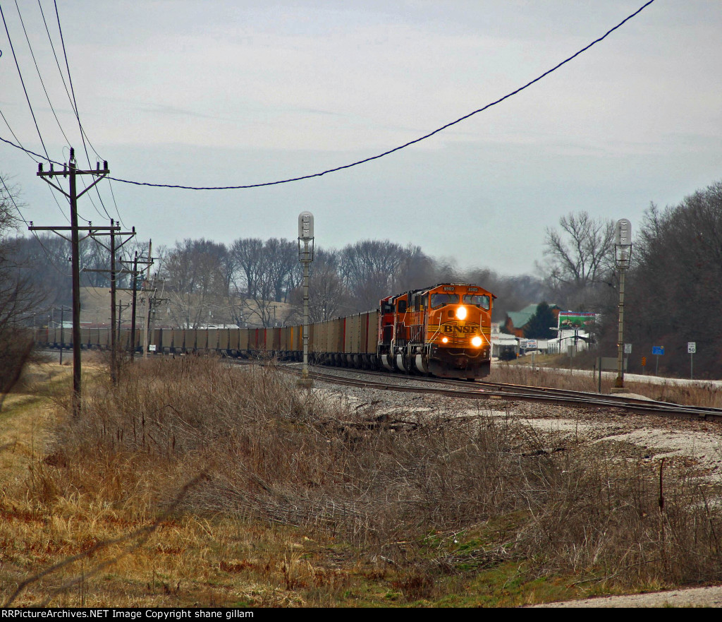 BNSF 8903 takes a empty Nb.